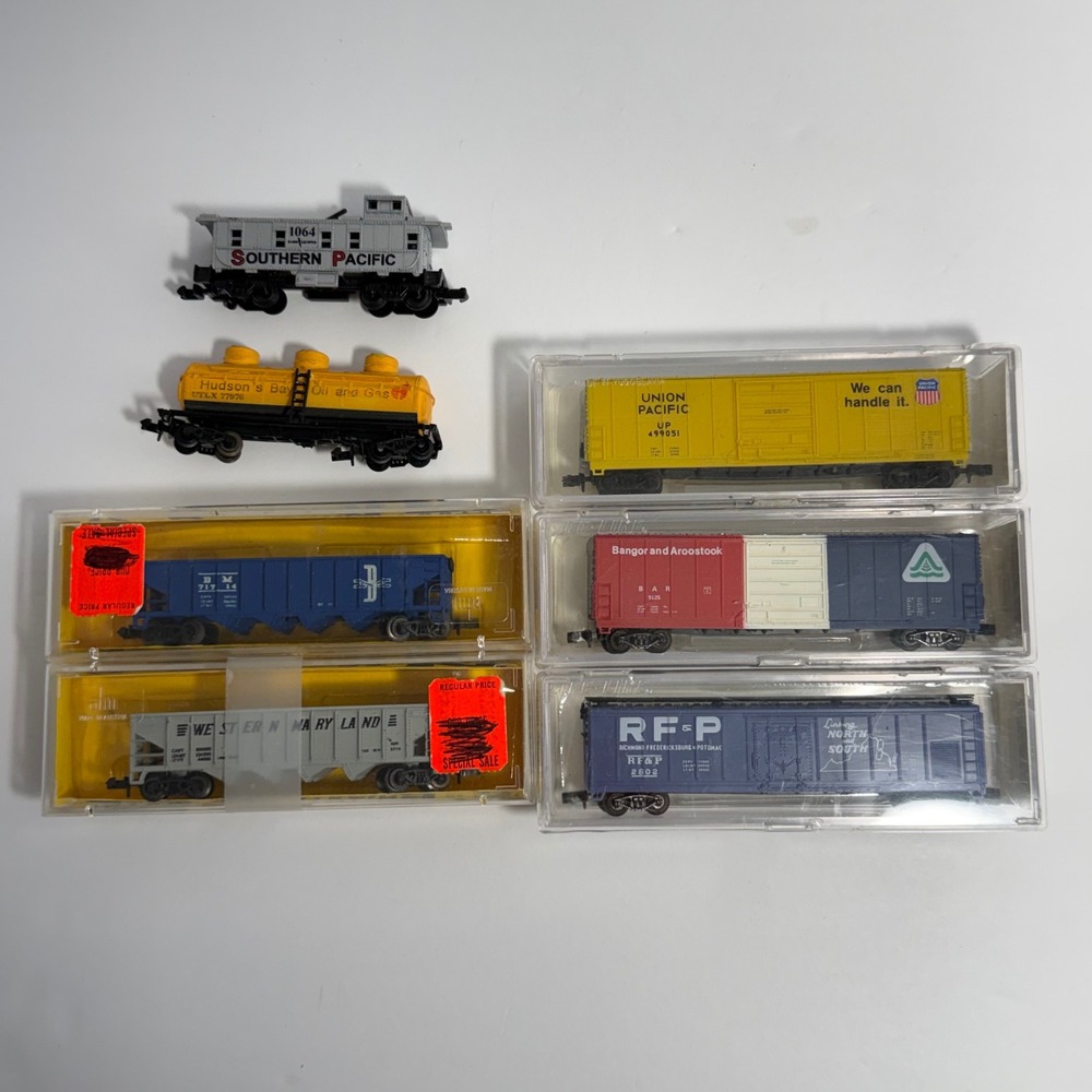 N Scale Model Train Lot Life-Like AHM Southern Pacific Union Pacific 7pc Mixed